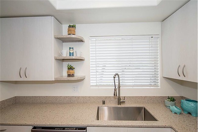 Building Photo - 26261 Las Flores