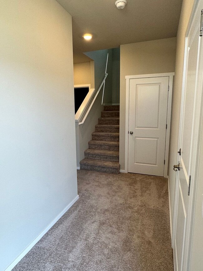 Building Photo - Rare NEW LOW LOWER RENT for a 4bdr Brand n...