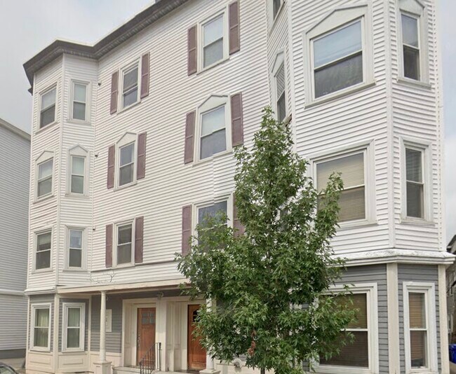 Building Photo - 10 Homer St