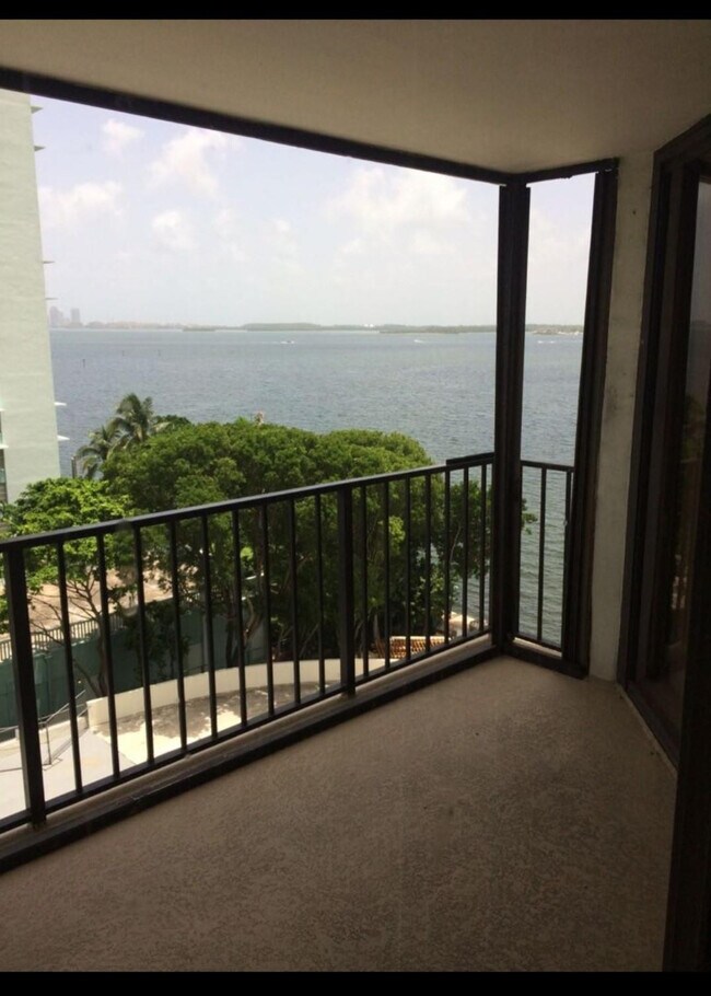 Building Photo - 1865 Brickell Ave