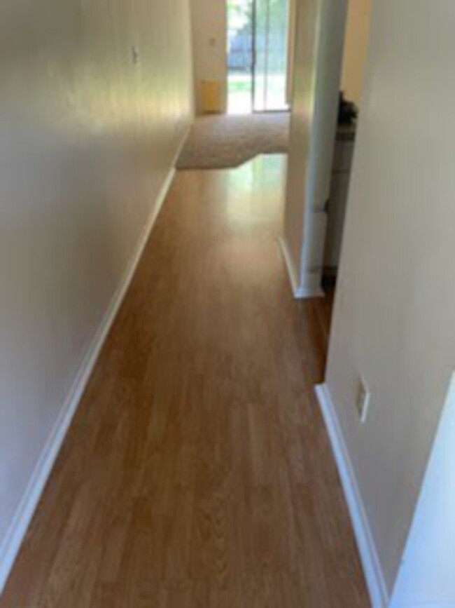 Building Photo - 222 Northlake