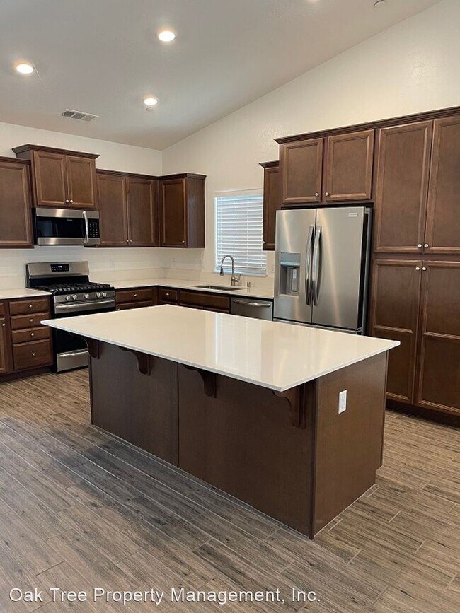 Foto del edificio - 4 br, 2 bath House - 371 N. McArthur Avenue