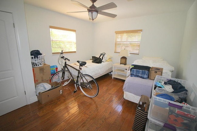 Building Photo - 208 S Lakeside Dr