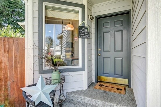 Puerta de entrada - 18713 20th Ave SE