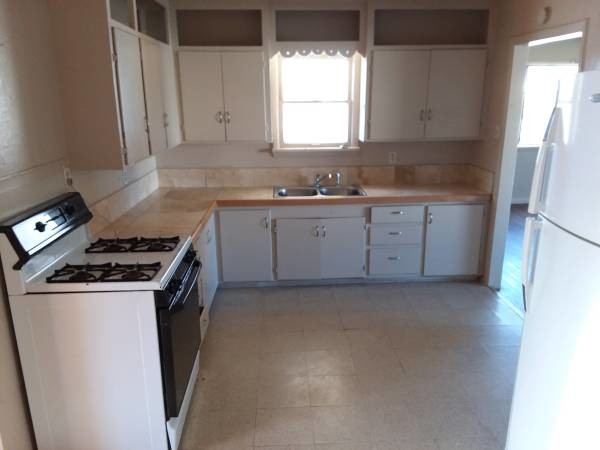 Building Photo - 922 Walnut Dr