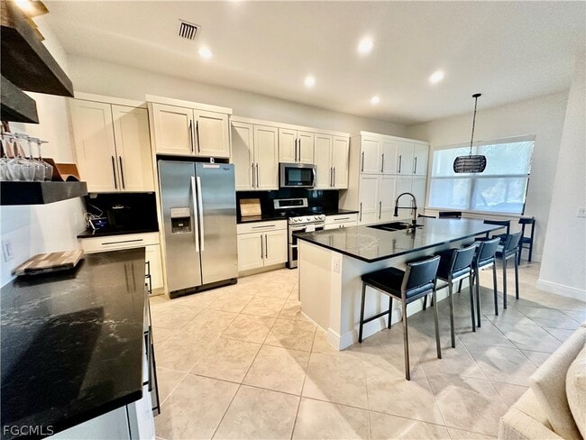 Foto del edificio - 12454 Kentwood Ave