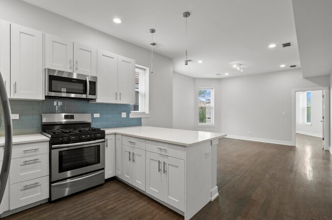 Building Photo - 1321 S Lawndale Ave