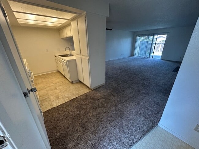 Building Photo - *** Move-In Special $300 OFF 1st Month's R...