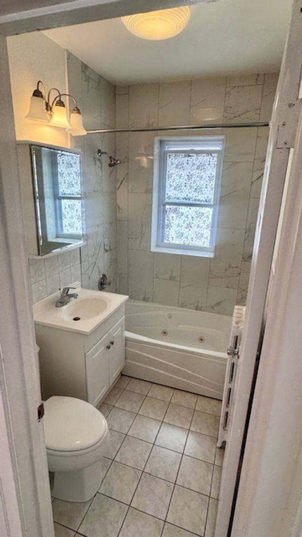 Building Photo - 3050 N Normandy Ave