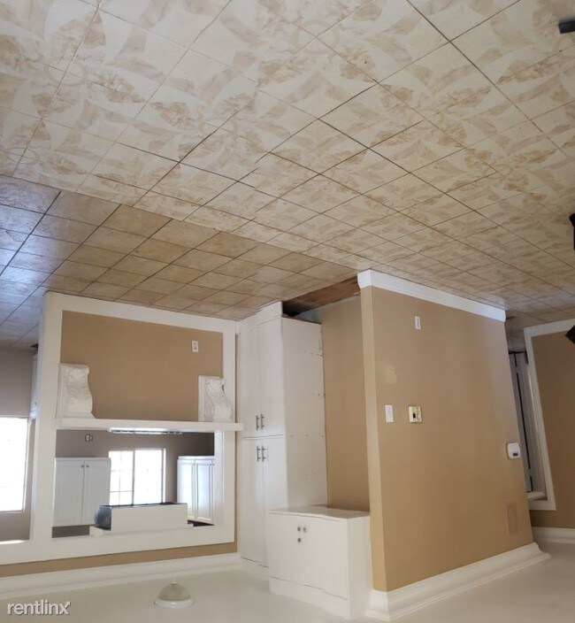 Building Photo - 4 br, 2 bath House - 371 east avenue r4