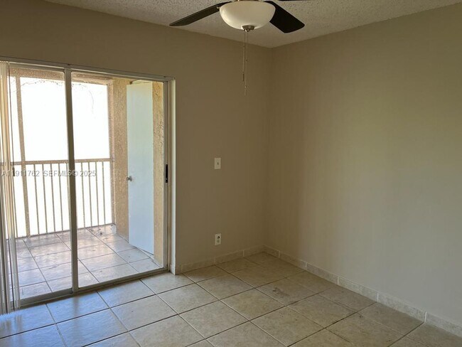 Foto del edificio - 4015 W McNab Rd