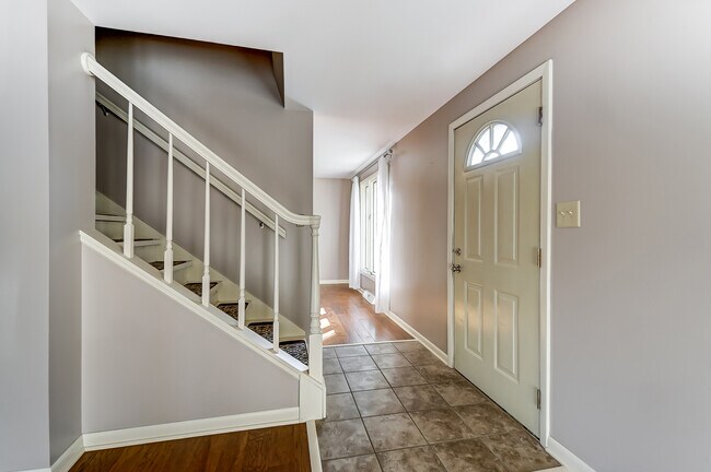 Building Photo - 4127 Turf Ln