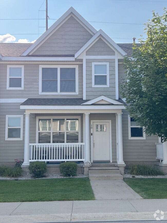 Building Photo - 982 Lake Ridge Dr