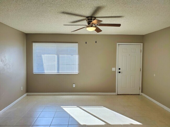 Foto del edificio - Nice 2-Story 2-Bedroom Condo Available in Grand Terrace!