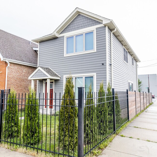 Building Photo - 1300 S Heath Ave
