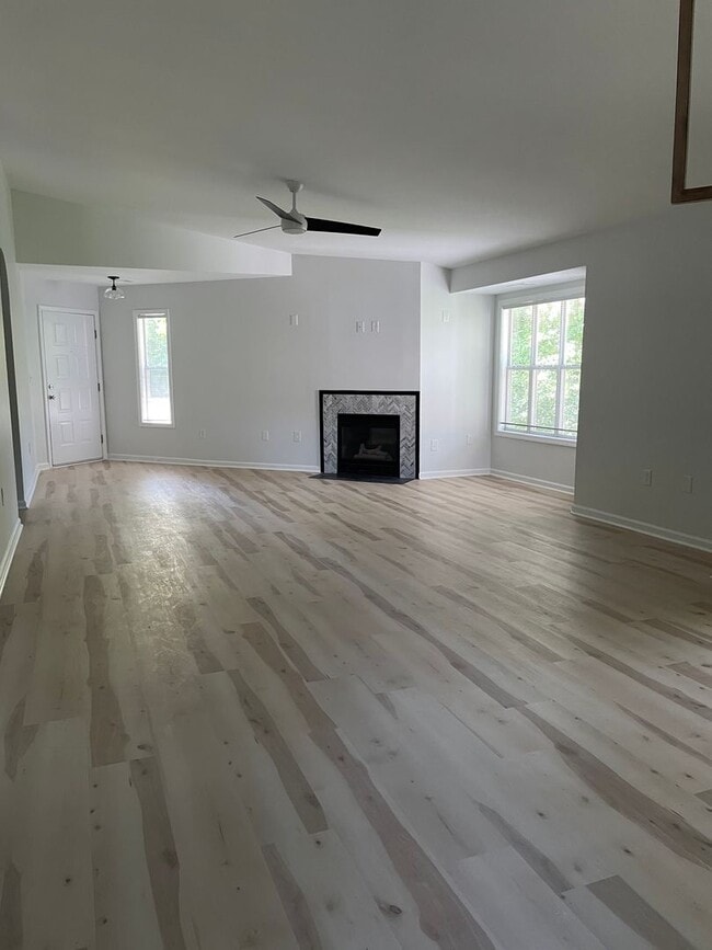 Building Photo - Spacious 2 Bedroom Luxury Condo with Pool Access – Wilmington, NC