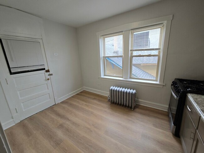 Foto del edificio - 4831 N Springfield Ave