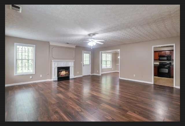 Building Photo - 3999 Riverside Pkwy