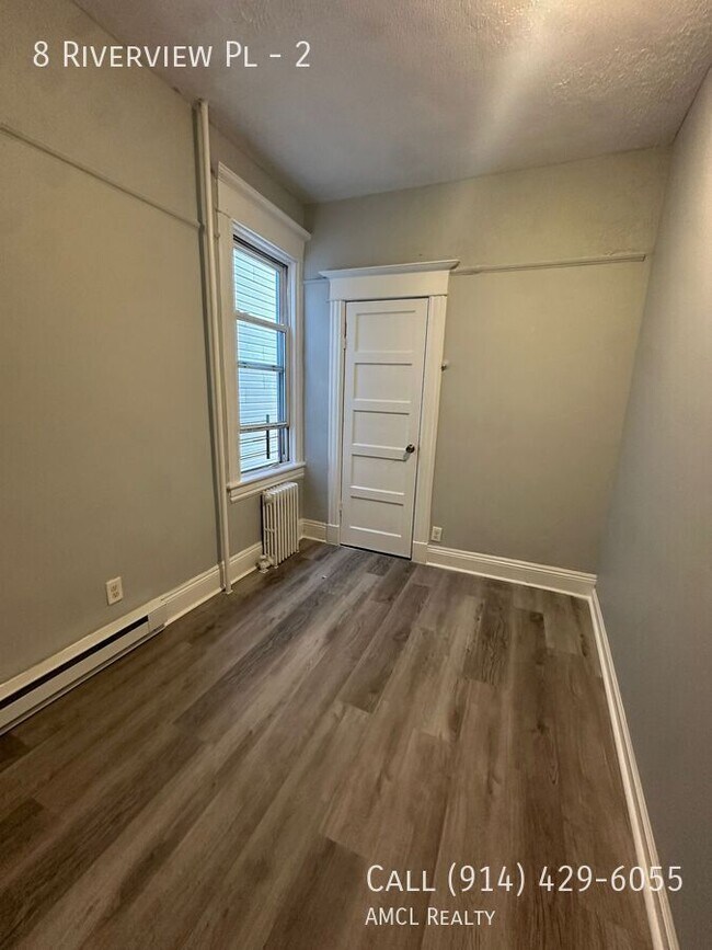 Building Photo - 8 Riverview Pl
