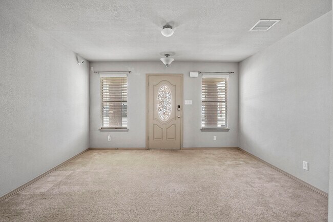 Foto del edificio - 12858 Hueco Hill Dr