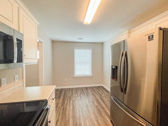 Building Photo - 546 Deerchase Ct