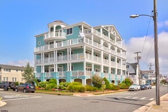 Building Photo - 1 S 24th Ave