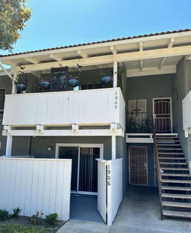 Building Photo - 1300 Saratoga Ave