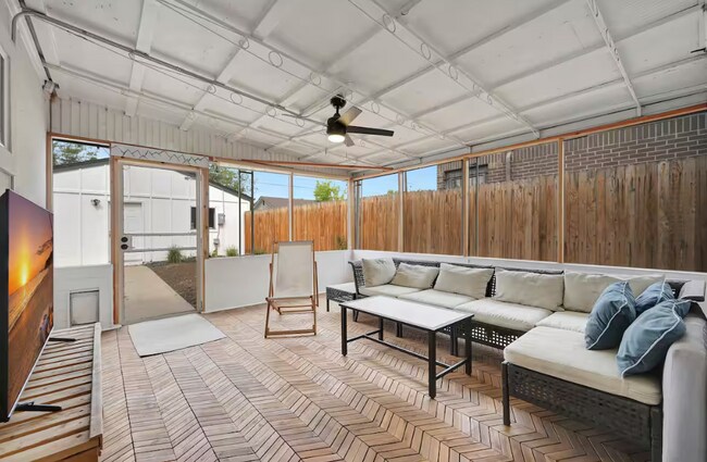 Foto del edificio - Spacious 3-Bed, 2-Bath Home in Denver