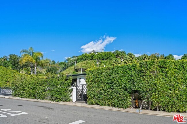 Foto del edificio - 2120 San Ysidro Dr