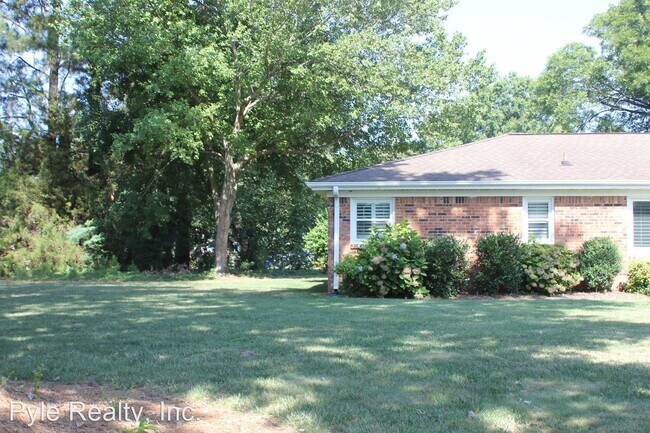 Foto del edificio - 4 br, 2.5 bath House - 2349 Custom Circle