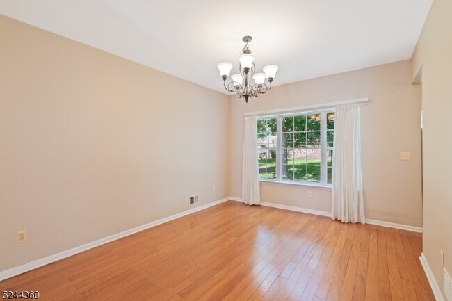 Building Photo - 43 Huntley Way