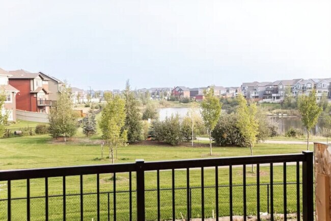 Photo du bâtiment - 4914 Hawthorn Pl SW