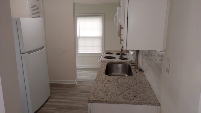 Building Photo - 1920 Walker St