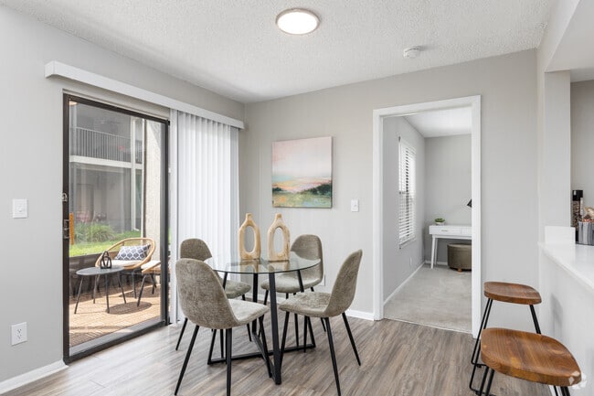 2 habitaciones, 2 baños, 950 pies cuadrados, comedor - Heron Lake