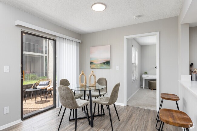 2BR, 2BA - 950SF - Dining Room - Heron Lake