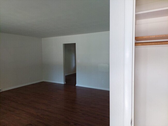 Foto del edificio - 4 bd 2b with garage