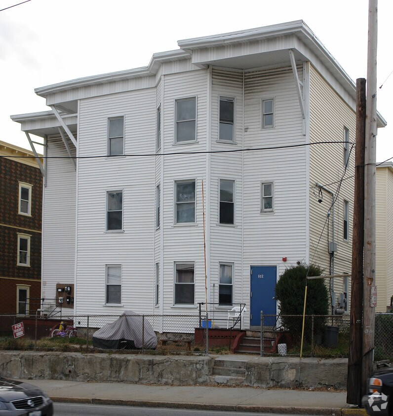 Building Photo - 802 Social St