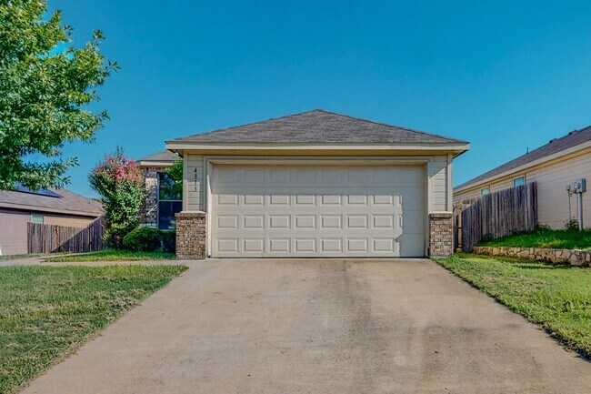 Building Photo - Explore Your Dream Home with a 4 Bedroom i...