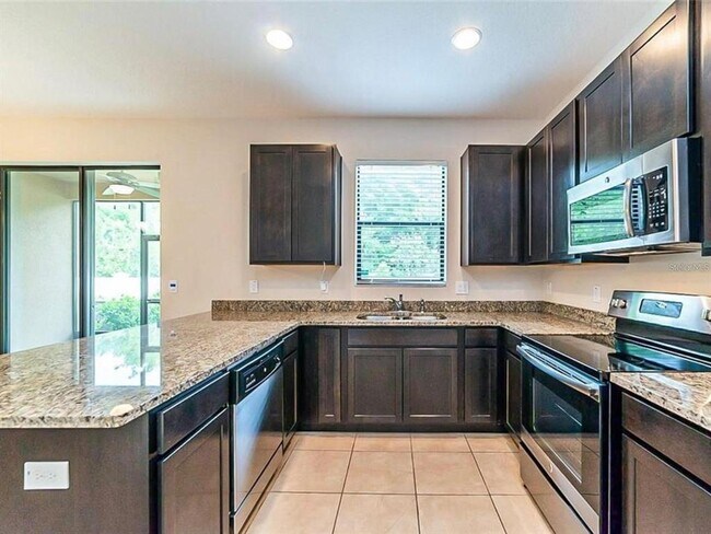 Foto del edificio - 2440 Seven Oaks Dr