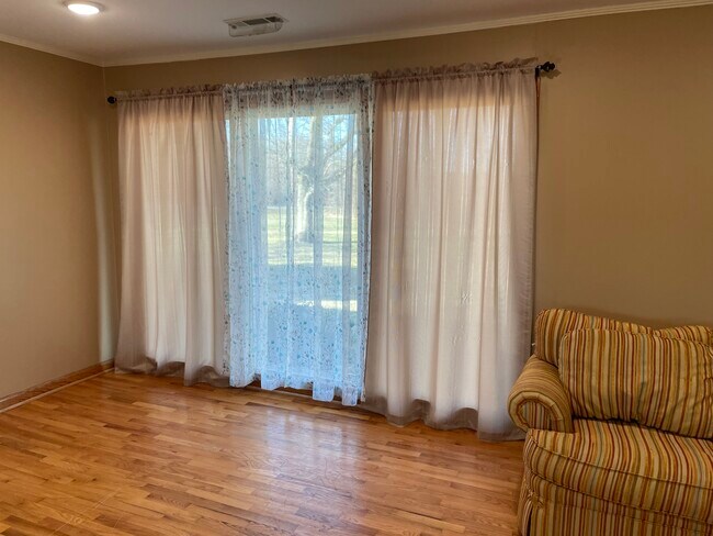 Foto del edificio - 8405 Enterprise Rd