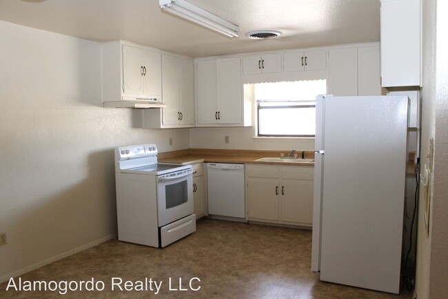 Building Photo - 1500 Aspen Dr