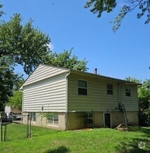 Building Photo - 1711 Viking Dr