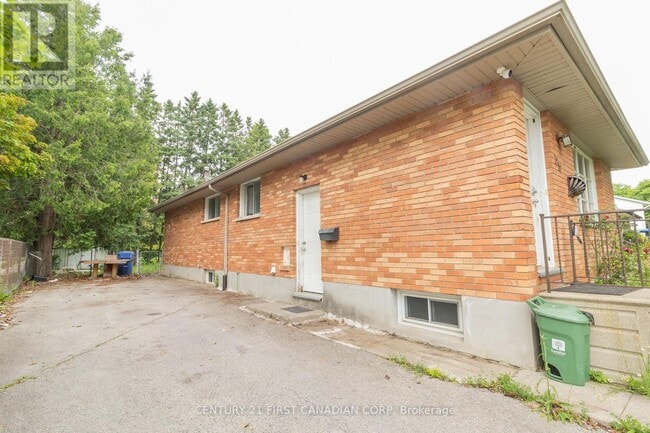 Building Photo - 1217 Victoria Dr