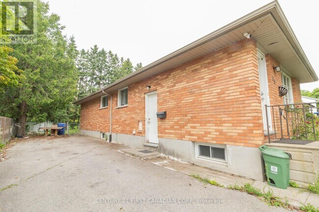 Photo du bâtiment - 1217 Victoria Dr