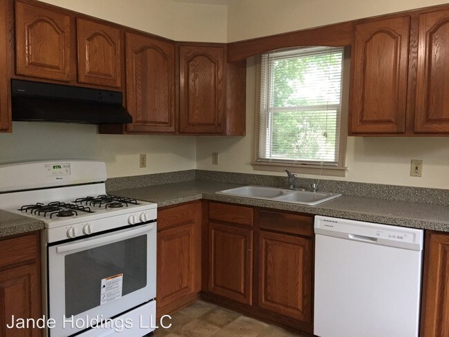 Building Photo - 5 br, 2 bath House - 127 Ardsley Ave.