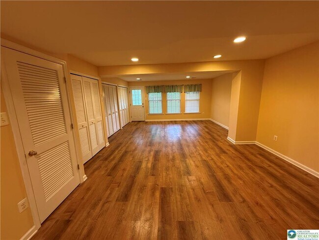 Building Photo - 4539 Jasmine Dr