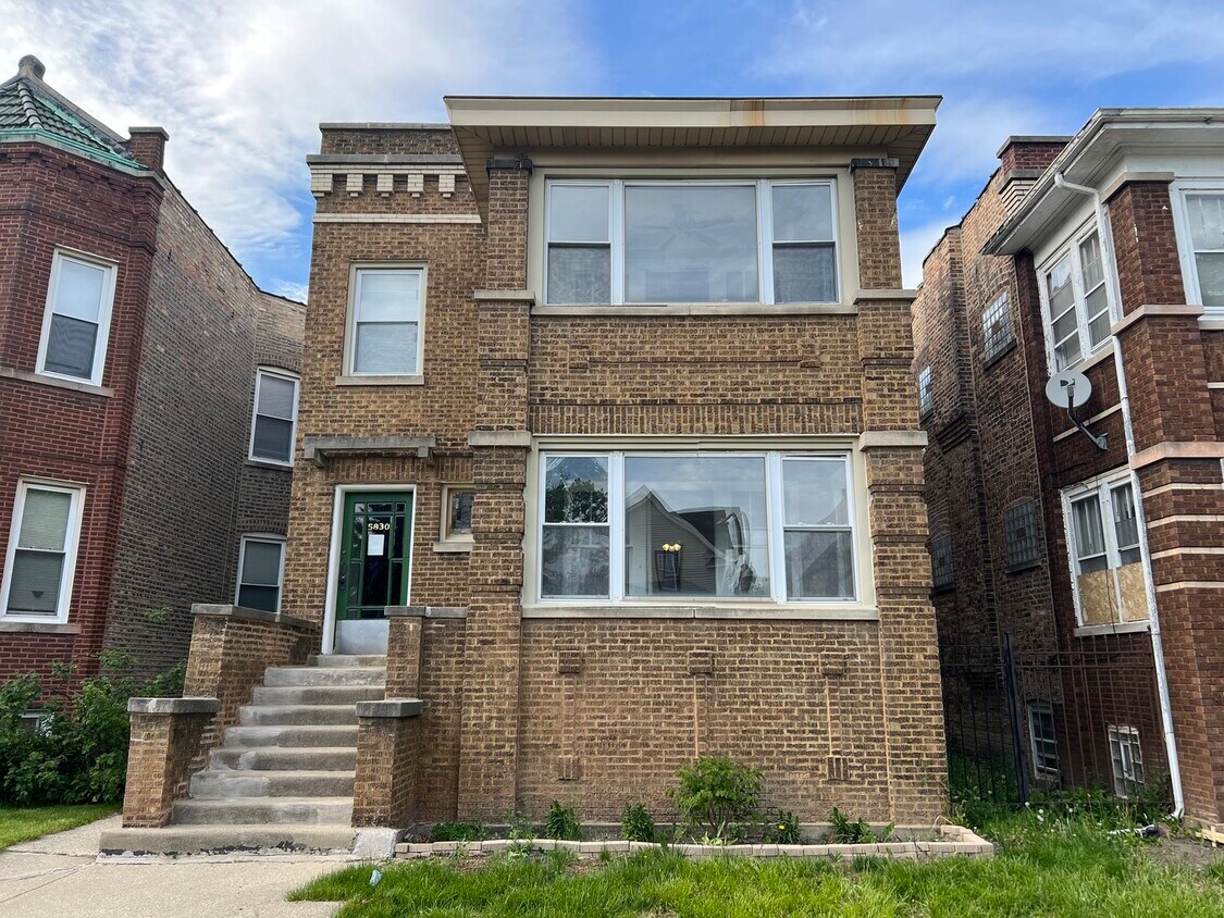 Foto principal - 5830 W Superior St