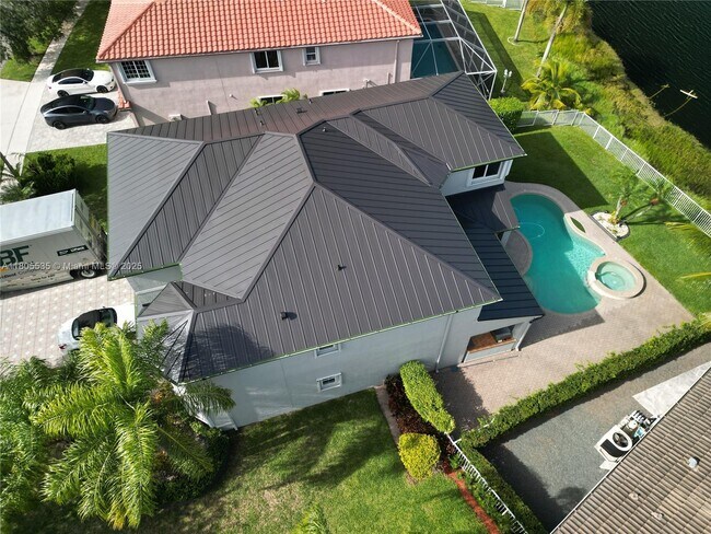 Building Photo - 2101 SW 176th Ave