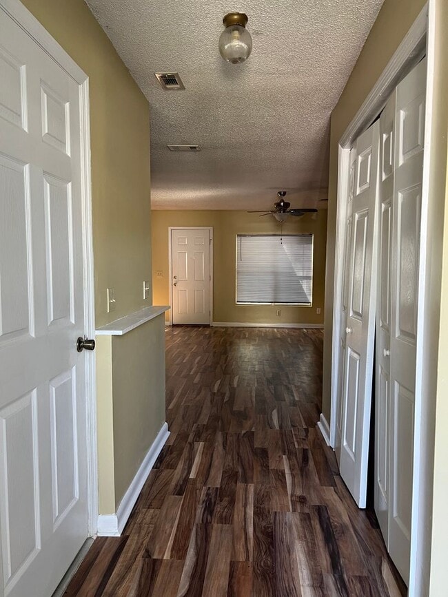 Building Photo - 452 Sandy Oak Dr
