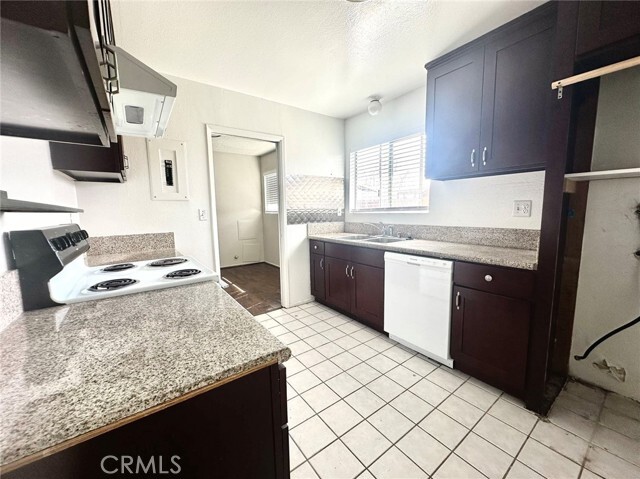 Building Photo - 3454 Towne Center Dr